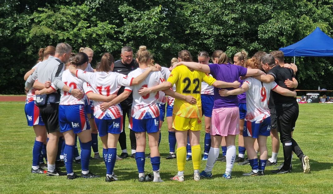 FT 
🇩🇪 1 - 0 🇬🇧 

🇬🇧 pushed for a equaliser with 1 cleared off the line &amp; a number of saves from the 🇩🇪 No1. 

Another competitive fixture. 

Friendship through Sport 🤝 

See you next year 👋 ⚽️ 

Huge thanks to our partners <a href="/MotSolsEMEA/">Motorola Solutions | EMEA</a> <a href="/HecklerAndKoch/">Heckler & Koch</a> 
<a href="/iPROHydrate/">iPRO Hydrate</a> <a href="/BFBSSport/">BFBS Sport</a>