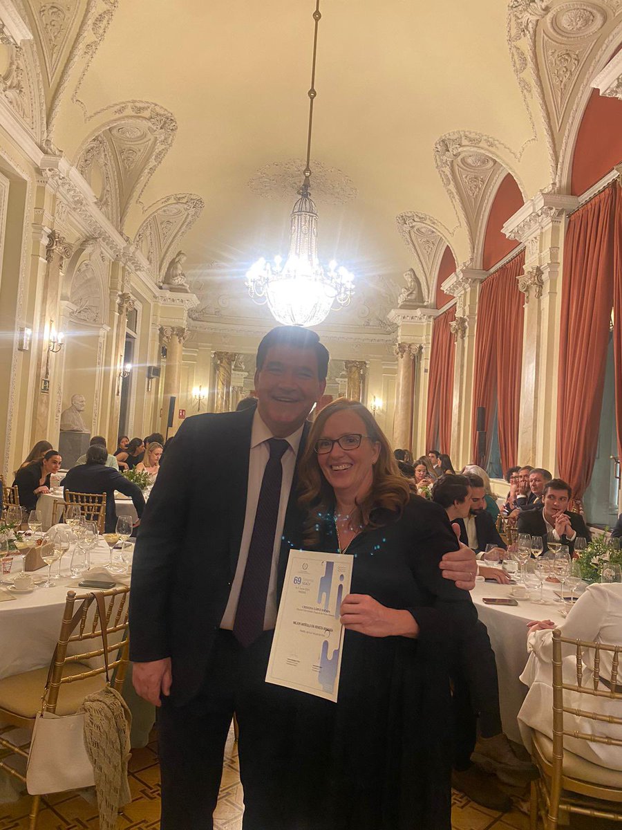 Enhorabuena! 🎉 a la Dra. Cristina <a href="/lopez_espada/">CristinaLopezEspada</a>. Ayer le fue entregado el Premio Nacional de la Sociedad Española @SEACV a la mejor Publicación Internacional indexada 2023. Enhorabuena <a href="/hospital_hvn/">HUVN</a> <a href="/saludand/">Consejería de Sanidad, Presidencia y Emergencias</a>