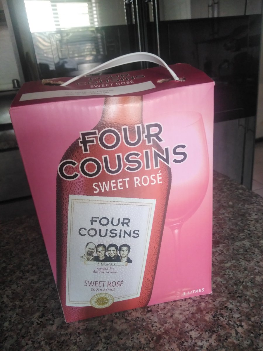 bbfanone's tweet photo. When your friends say they're on their way to your place what can they bring, and you say four cousins๐คฆ bathi say no more.
Let the weekend begin๐ฅ๐ฅณ
WHY WE LOVE TSATSII
TSATSII X FOUR COUSINS
#Toasttolife
#TsatsiiMadiba https://t.co/tiPI7r2MM9