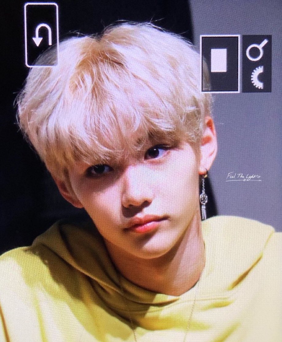angbokbok's tweet photo. 이 남자 정체가 뭐야 https://t.co/rhvtvnUfkf