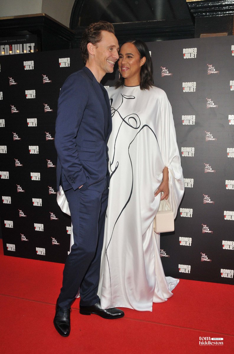 📸 ATUALIZAÇÃO DA GALERIA: 23/05 | "Romeo And Juliet" Opening Night - Arrivals

🖇️Veja mais as fotos: tomhiddleston.com.br/galeria/thumbn…