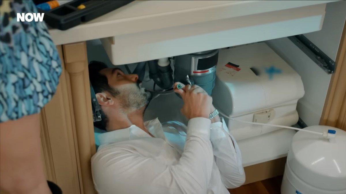 TinaToktin's tweet photo. #HalilİbrahimCeyhan 
he will fix everything in your house and even be a plumber https://t.co/Jgk2L9gSW1