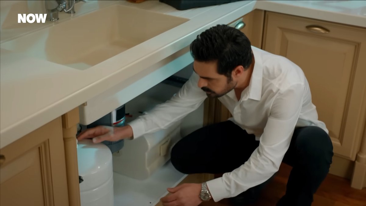 TinaToktin's tweet photo. #HalilİbrahimCeyhan 
he will fix everything in your house and even be a plumber https://t.co/Jgk2L9gSW1