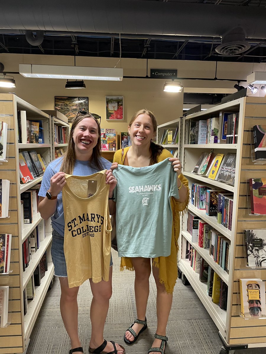 These alumni are soaring with pride this weekend 💙💛 Welcome back, enjoy reuniting with old friends and reminiscing about the good old days! Remember to create new memories while cherishing the old ones.