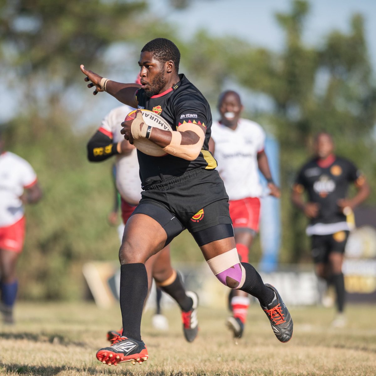 RugbyUGLegends's tweet photo. Full Time at KPA 

🇺🇬 15-25🇰🇪

👏🏾Thank you to everyone involved... we’re already looking forward to Nairobi in September! 

#LegendsUnite 
#VisitKPA https://t.co/o6JzSGXuzr