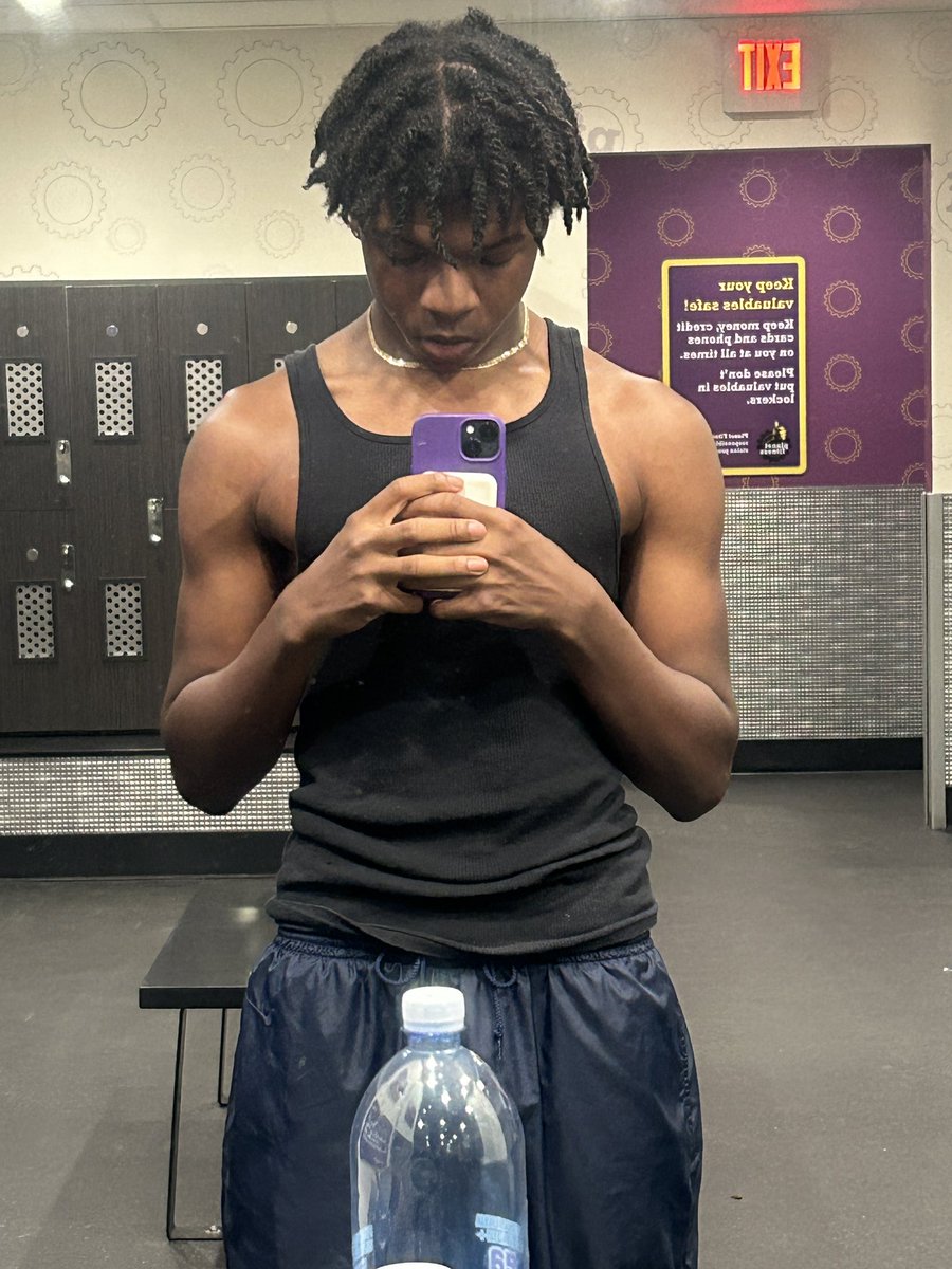 40calsavyy's tweet photo. Gym shii https://t.co/WOfwcW7Ilz