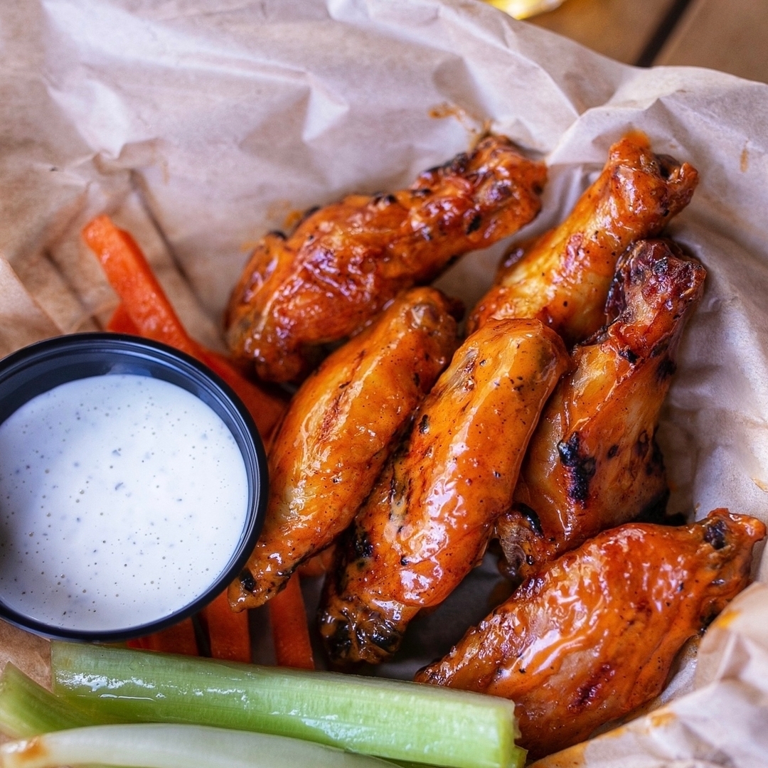 Be a winner, have a chicken dinner! 🍗 🍗 🍗 

𝘑𝘜𝘔𝘉𝘖 𝘚𝘔𝘖𝘒𝘌𝘋 𝘈𝘕𝘋 𝘎𝘙𝘐𝘓𝘓𝘌𝘋 𝘞𝘐𝘕𝘎𝘚 
𝘤𝘢𝘳𝘰𝘭𝘪𝘯𝘢 𝘥𝘳𝘺 𝘳𝘶𝘣
𝘣𝘣𝘲
𝘣𝘶𝘧𝘧𝘢𝘭𝘰
𝘩𝘰𝘯𝘦𝘺 𝘩𝘰𝘵
𝘩𝘢𝘣𝘢𝘯𝘦𝘳𝘰 𝘱𝘪𝘯𝘦𝘢𝘱𝘱𝘭𝘦
𝘸𝘪𝘤𝘬𝘦𝘥

#raleighwings #raleighnc #ra… instagr.am/p/C79X-CUSRXT/