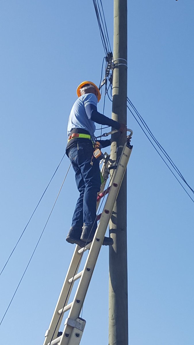 Desarrolla <a href="/ETECSA_Cuba/">ETECSA</a> #Artemisa el #DiaTerritorialDeLaDefensa y además de desarrollar temas estratégicos se realizaron trabajos de poda e instalaciones de nuevos servicios telefónicos #ArtemisaJuntosSomosMás