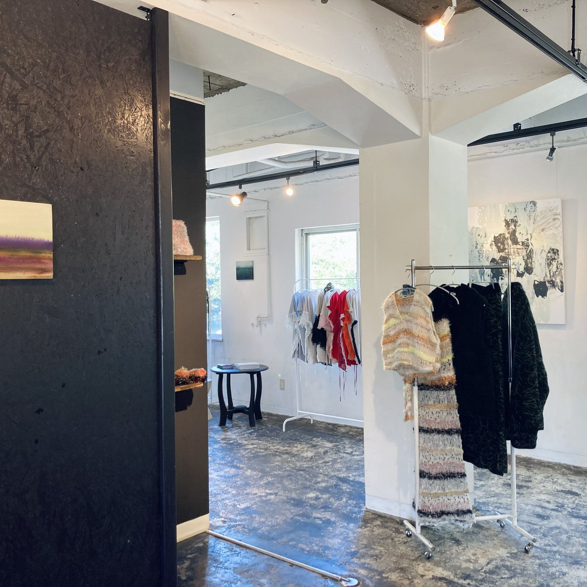 lanit_official's tweet photo. 💠L’ANIT EXHIBITION💠
<TOKYO>２DAYS
2024/6/8(-18:30)&amp;6/9(-17:00)

<Aurora Waves>
とても丈夫な
オリジナルクレイジーヤーン取手
ラッフルトートバッグ、
イタリーコットンレーヨン素材のポロTシャツもございます。
6/9まで。

1年で1番揃う時期です。
ゆったりご覧頂けます。 https://t.co/1A4i73vitG