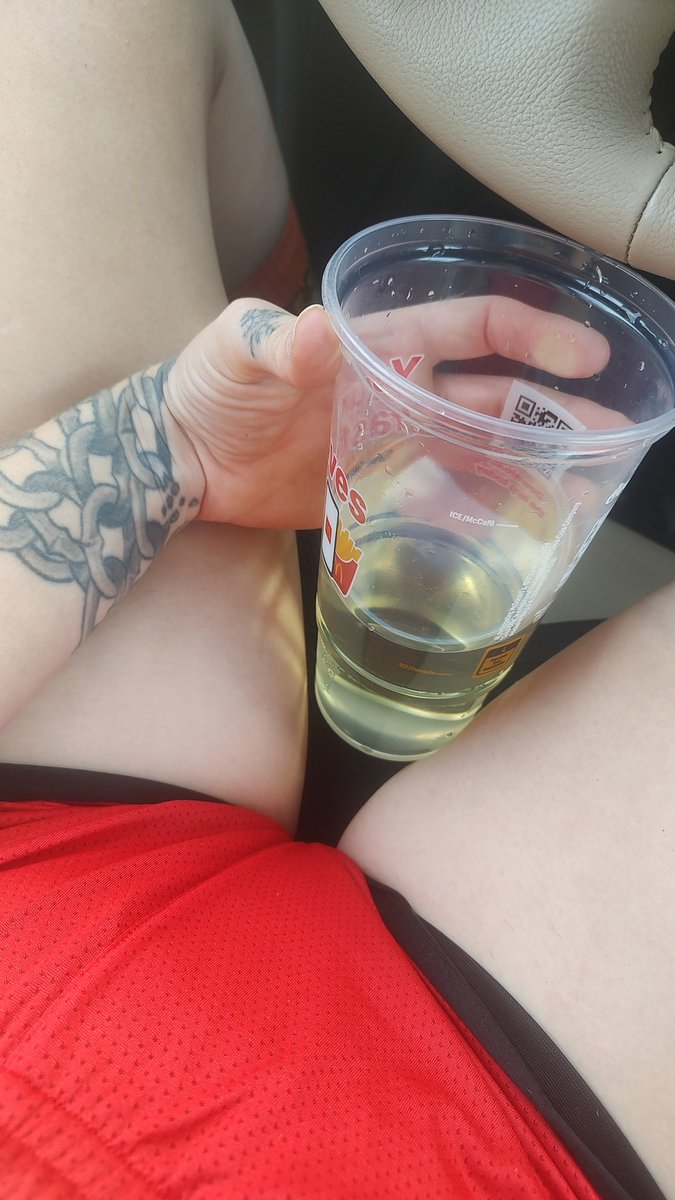 QueenFrostBFet's tweet photo. Who's thirsty this morning?? 💥 Goddess Nectar juicy piss 💥 https://t.co/wCqyQhLzPv