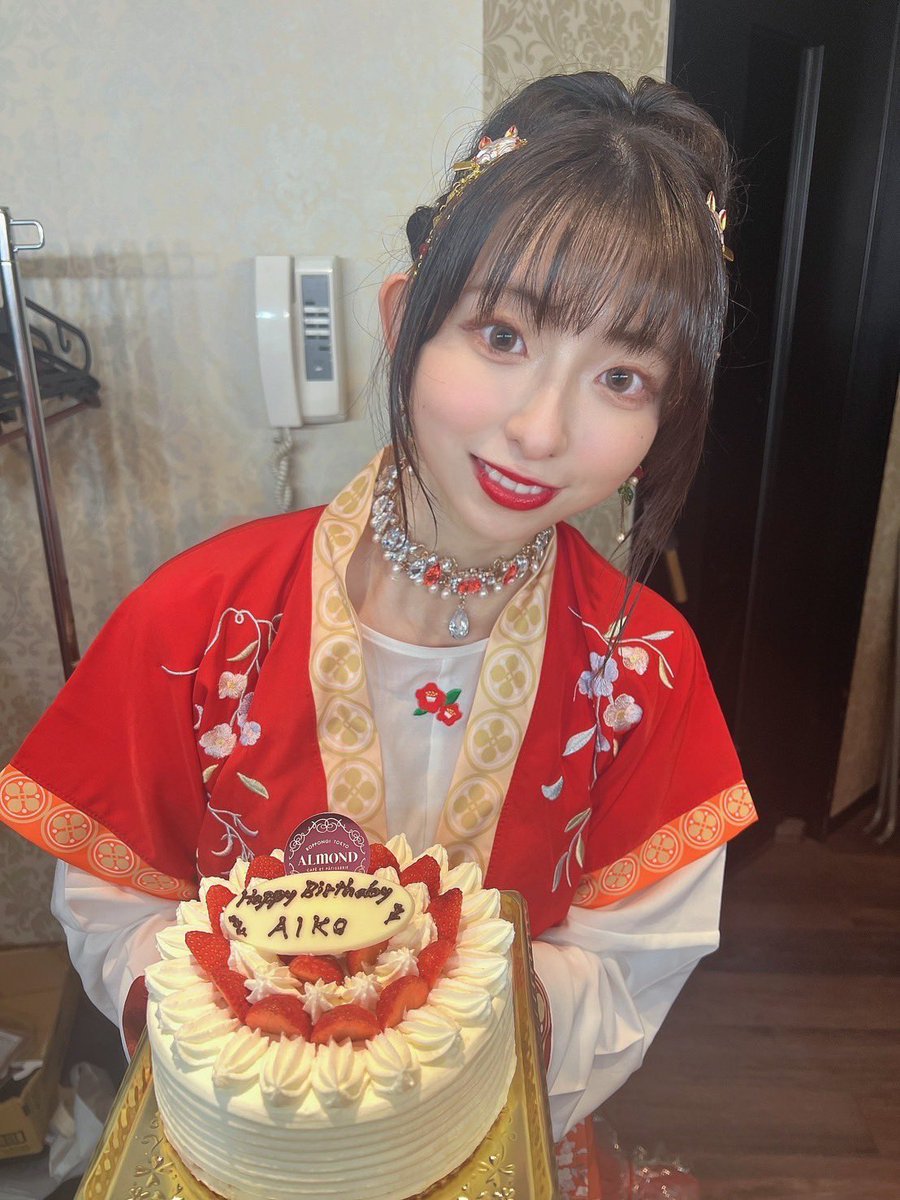 #椿あい子生誕祭2024
ご協力いただきました皆様、心より感謝申しあげます。短い準備期間でしたが、皆様からのお力添えにより、椿さんからも喜んでもらうことが出来ました。引き続き、よろしくお願いいたします。