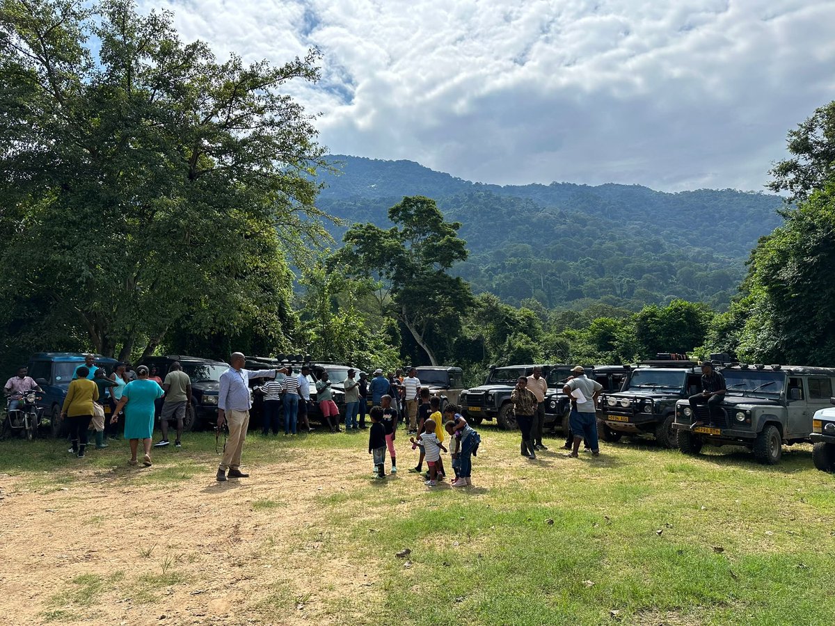 Nice moments shared by people of same interest. The only problem with the trip was  95% tarmac road 🙆. 

Who can i join to remote roads and have fun with dust??.

#morogoro #landrover #udzungwa
#AfricaByroad #Camplife