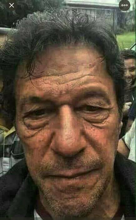 دوست بحث میں پڑ جاتے ہیں
بات حکومت کے پہلے سو دنوں کی تھی
جو شریفس کی حکومت کے قابل تعریف ہیں
اسلئیے 
میں نے تینوں شریفس کی تصوریں لگا کر تعریف کر دی
اگر کل عام آدمی کا بھلا نہیں ہوگا
تے میں وی ایتھے ای آں (بشرط زندگی)
اور میرا لکھنے سے آپ بہت اچھی طرح واقف ہیں

اب اس 👇👇👇