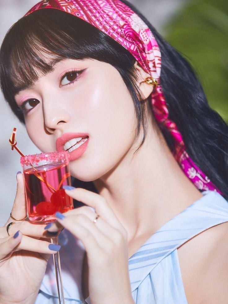 momosfeed's tweet photo. happy 3 years anniversary of this ‘alcohol free’ momo https://t.co/XdN46lvIwj