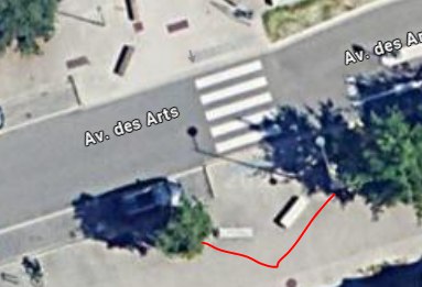 LadouaV's tweet photo. Comportement irrespectueux et potentiellement dangereux alors qu'il y a des places toujours libres à 300m @UnivLyon1 @insadelyon https://t.co/wNq2keT0dd