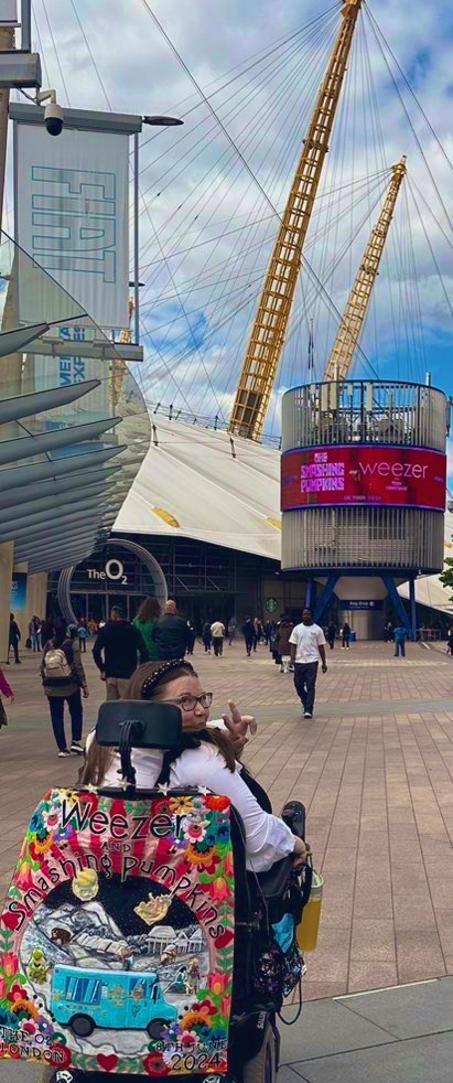 AmyCongalton's tweet photo. @SmashingPumpkin @TheO2 @tomjnewell @collectionzz Cannay wait!!! 😱 https://t.co/tZfXBDWkXX