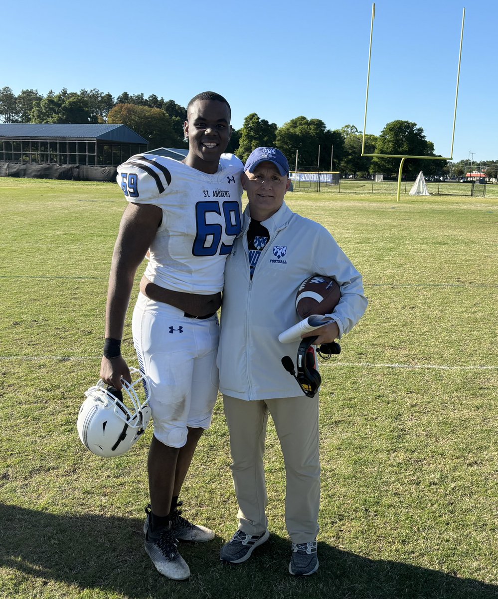 StAndrewsFB's tweet photo. Rising junior @kingchris11255 holding things down on the O-line during our recent Blue/White Spring game. Chris is also on the distinguished honor role, RA, and SGA! A @PC_PatriotsFB player doing great things in College. #knightscreed #groundfloorconstruction https://t.co/PkKPLU0k21