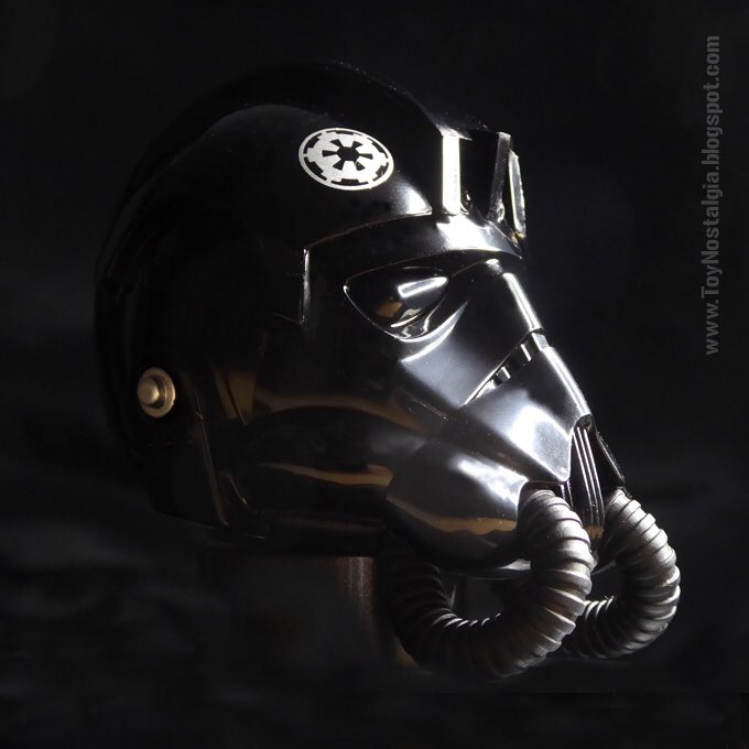 Toynostalgia's tweet image. Durante 2014 y 2015 aparecen todos los cascos de la primera trilogía, la clásica, la de siempre, Boba Fett, Stormtrooper, Luke Skywalker piloto X-Wing, Bike Scooter, etc. con alguno que otro casco...--&amp;gt; bit.ly/3Dp3EwL 

#starwars #cascos #helmet #deagostini