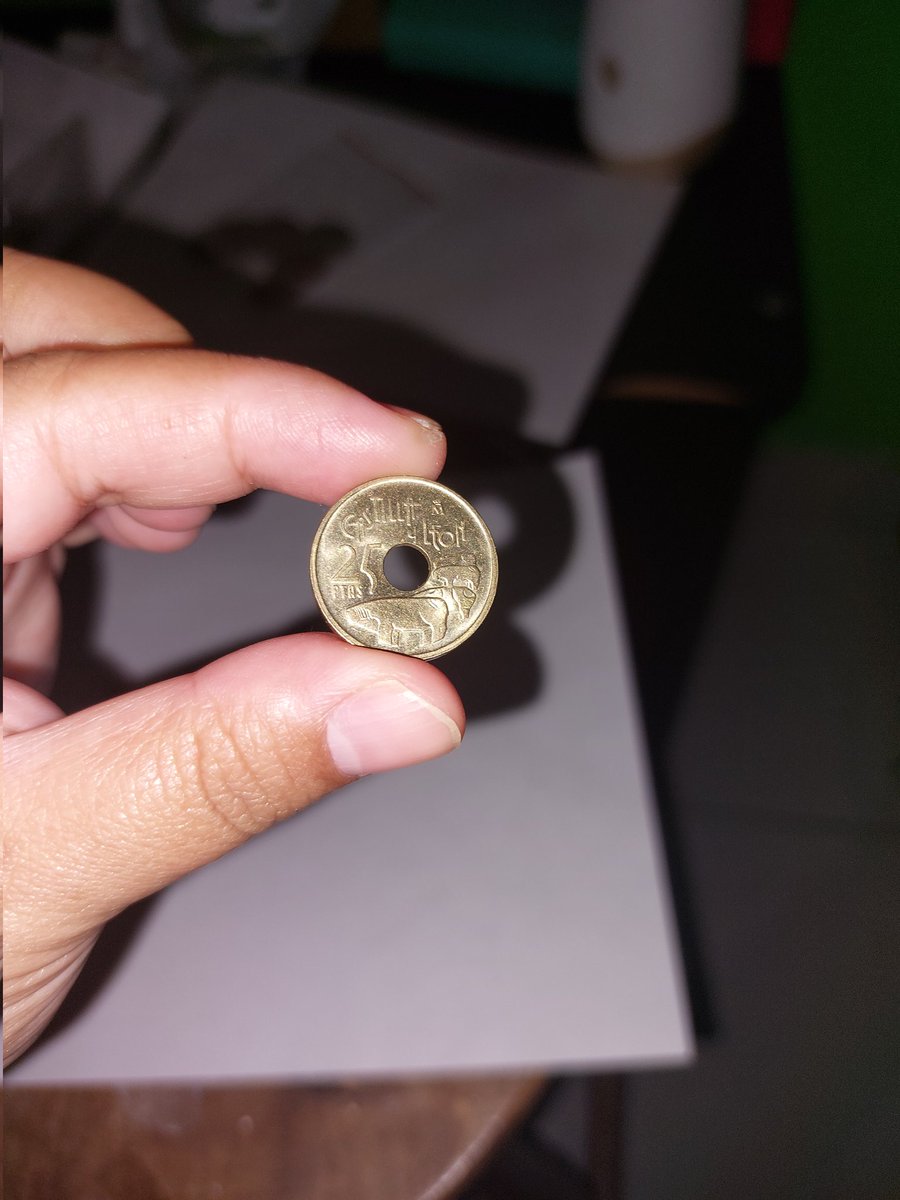 appl3piemcd's tweet photo. jadi gue nemu ini dilemari bekas alm opah omah gue. sapa tau ada yg tertarik dan minat sm uang lama/uang kuno indonesia dan asing bisa bgt dm gue. krn gue gatau mau dikemanain kl ga dijual dan sbnrnya koin msh bnyk lg. #zonauang #Zonajajan #jualuangkuno #uangkuno https://t.co/GGseMoA8sk