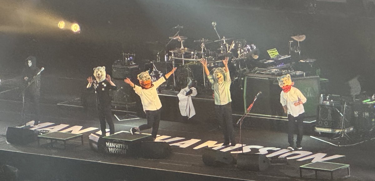 hiro_81_98's tweet photo. #FUNWITHAMISSION 
東京体育館Day1 撮影タイム📸
※ステージセットをカットして投稿
様々なメンバーの姿が！

❶サンちゃん、リブちゃんよりもタナパイが一番かわいいポーズ！
❷❶もだが…ボイさん何処！？
❸客席からのコールにタナパイ🖕
❹改めて思った…ジョニさん猫背凄い笑

#MWAM #マンウィズ https://t.co/P4D6wJ7Db1