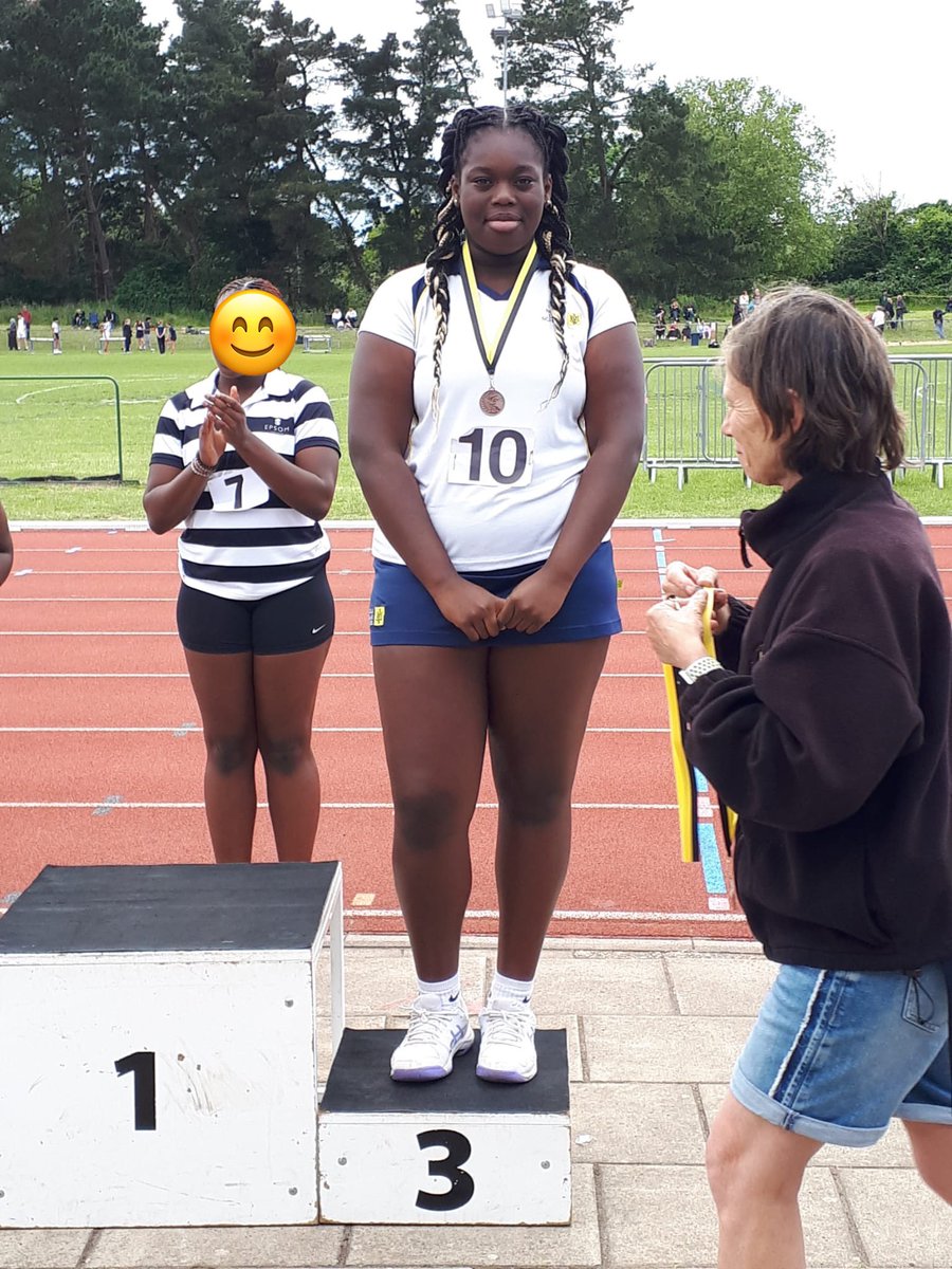 Congratulations to Michelle E, 3rd in the Junior Girls Shot Put with a throw of 9.80m at the Surrey Schools Athletics Championships. 🥉🎽👏👏 <a href="/NotreDame_SPORT/">Notre Dame SPORT</a>
