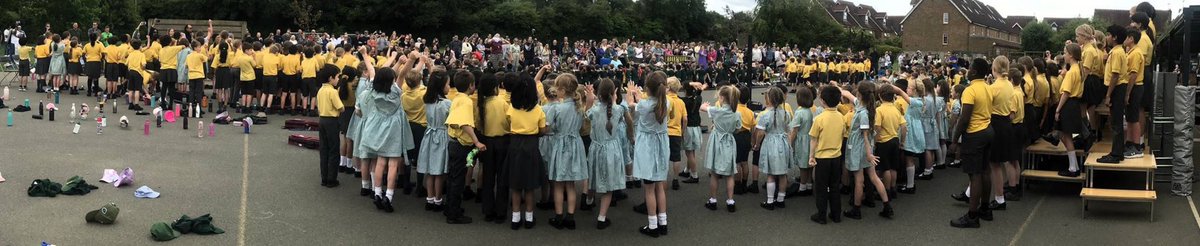 Good to see so many parents and families enjoying watching all 418 children performing songs on the theme of the ‘Summer of Sport’!