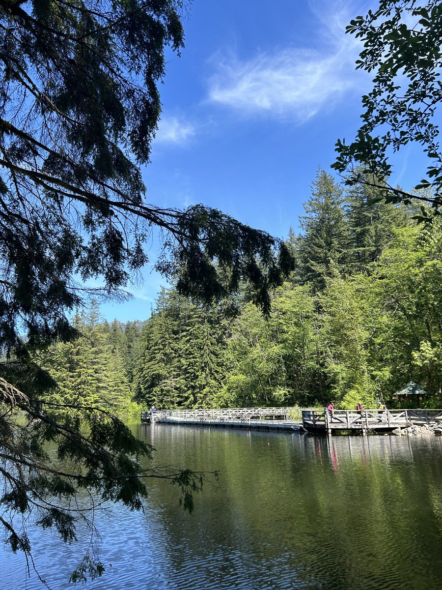 Soul00997446's tweet photo. Guess this lake!!! #ucwcomm205 https://t.co/MhRDqwwk3Q