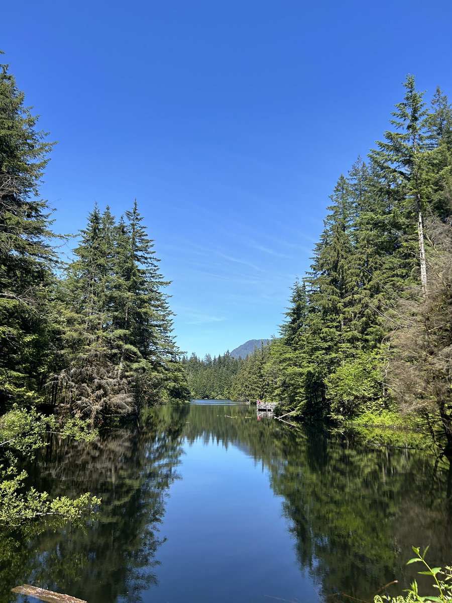Soul00997446's tweet photo. Guess this lake!!! #ucwcomm205 https://t.co/MhRDqwwk3Q