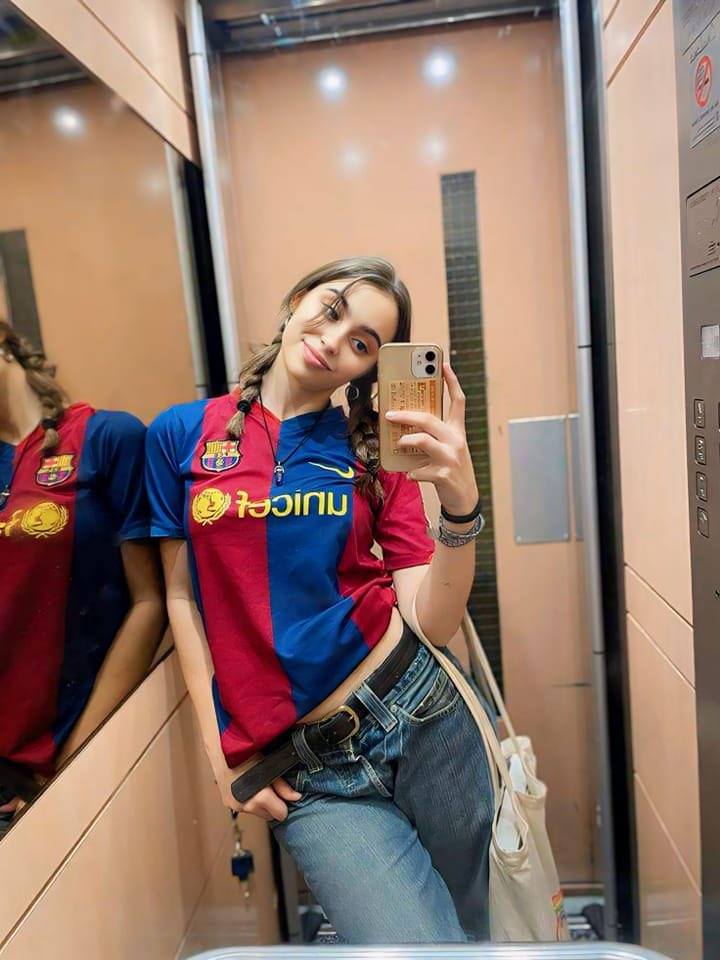 theberneese's tweet photo. Girls who support Barcelona>>> https://t.co/DpKHLNzIfk