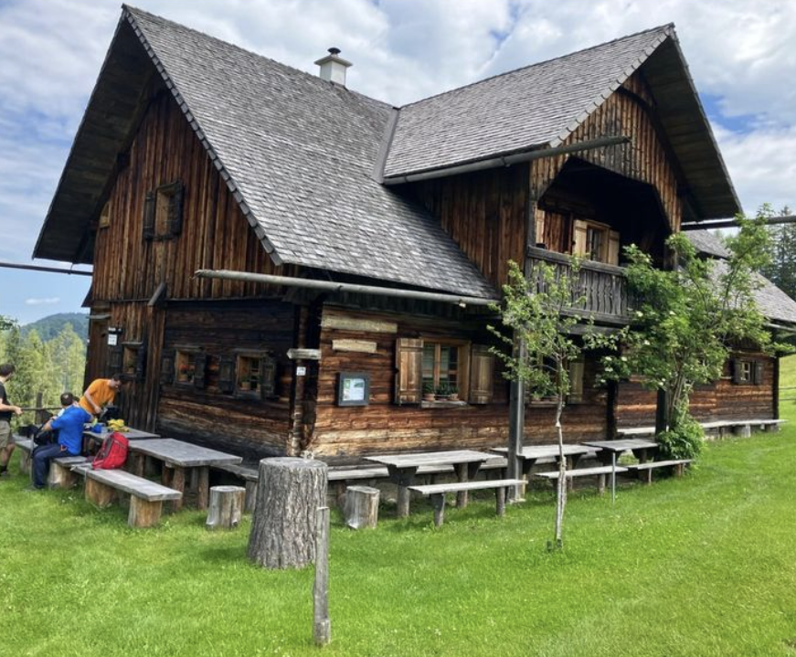 EmmaPeel_Knight's tweet photo. #Österreich 🇦🇹
Meanwhile in #Styria ....
Schöne Grüße an alle #Xler (ehemals #Twitterantos) von @sebastiankurz, der mit seiner Familie gerade im Luchstrail im Gesäuse bergwandert.
Was für eine wunderschöne Landschaft!
So schaut´s aus! https://t.co/TG4j17xeEV