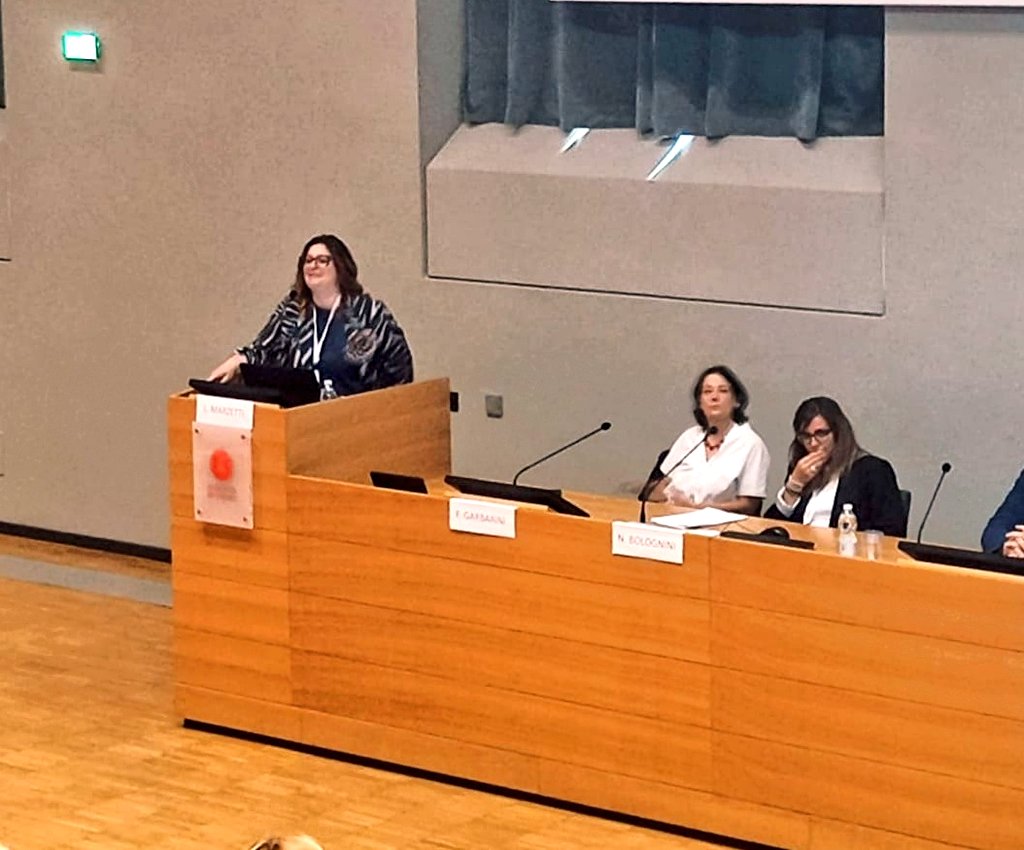 This intense week is concluded by <a href="/MarzettiLaura/">Laura Marzetti (she/her)</a> in Turin.
She is talking about multimensional #connectivity at #SINP2024.

🧠〰️🧠