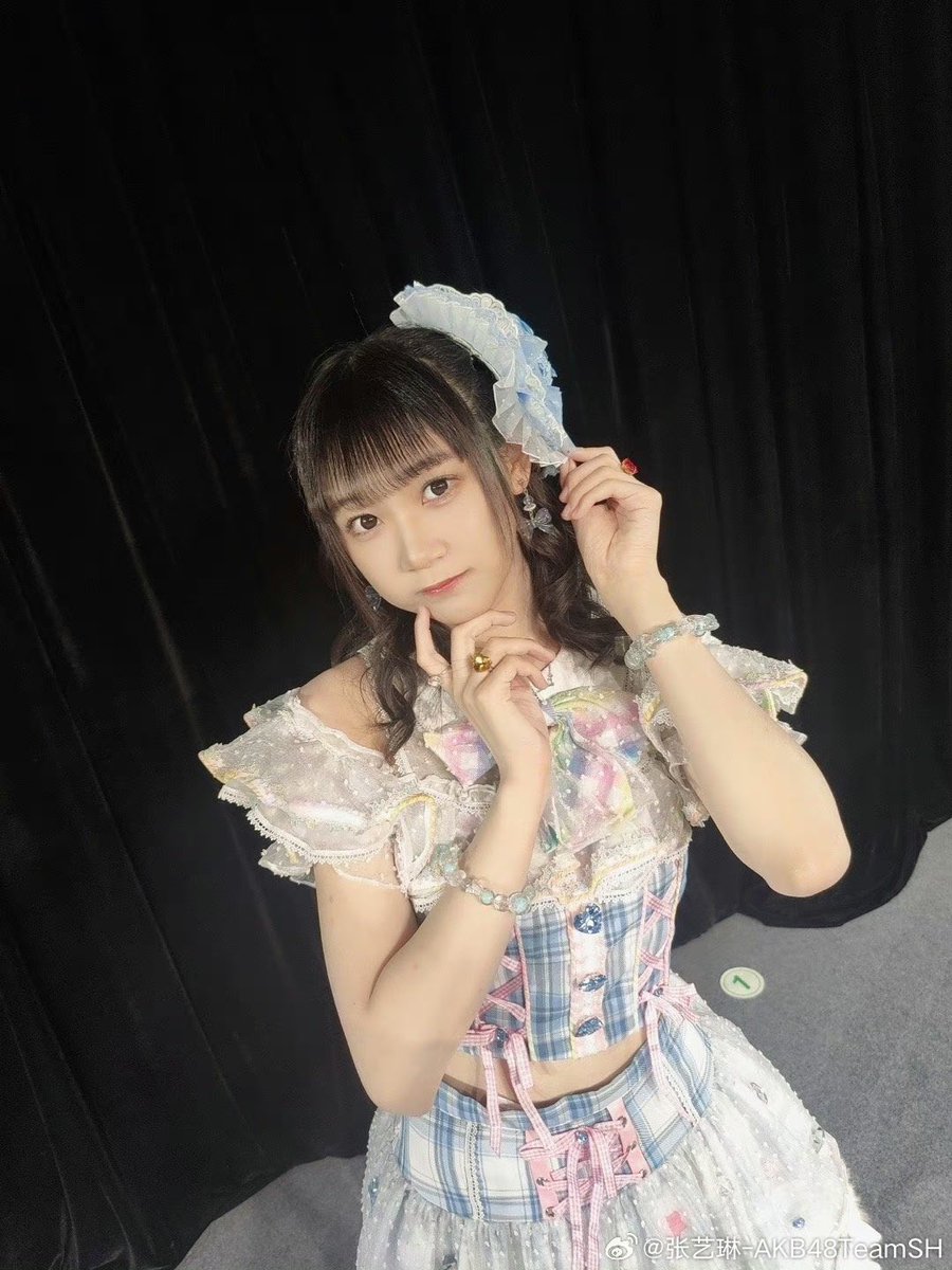 2Teamsh's tweet photo. AKB48 TeamSHチャン・イリン（张艺琳，Zhang YiLin）4期生

今日のユニット曲は逆転王子様

#AKB48TeamSH #张艺琳 #ZhangYiLin https://t.co/0DhvCuRQOe