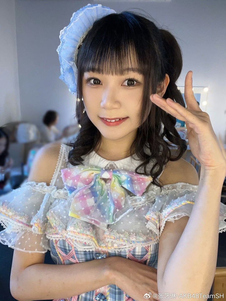 2Teamsh's tweet photo. AKB48 TeamSHチャン・イリン（张艺琳，Zhang YiLin）4期生

今日のユニット曲は逆転王子様

#AKB48TeamSH #张艺琳 #ZhangYiLin https://t.co/0DhvCuRQOe