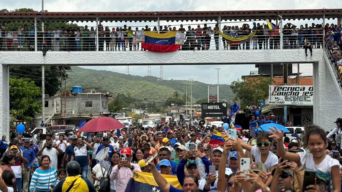 ConVzlaComando's tweet photo. De regreso a Caracas, Píritu también demostró que quiere cambio y libertad. 

Así recibieron a @MariaCorinaYA en esta localidad de #Anzoátegui.

¡Seguimos cerca de la gente! https://t.co/hTL5wISqJp