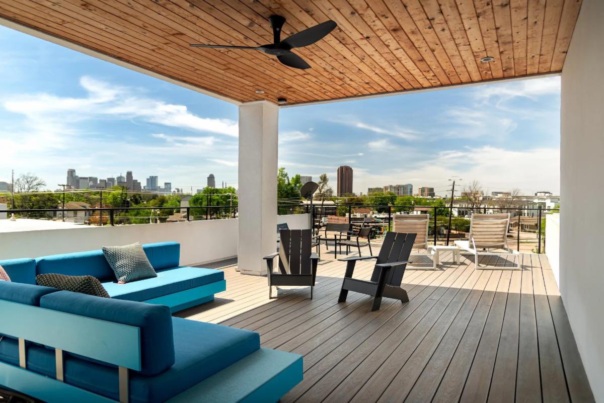 #openhouses Discover the epitome of urban elegance in this sexy townhome, boasting unmatched views of the Dallas skyline.

listed by Joseph Romero | Briggs Freeman Sothebys

details >> citi.ly/rrz

#moderndallas #dallasmodern