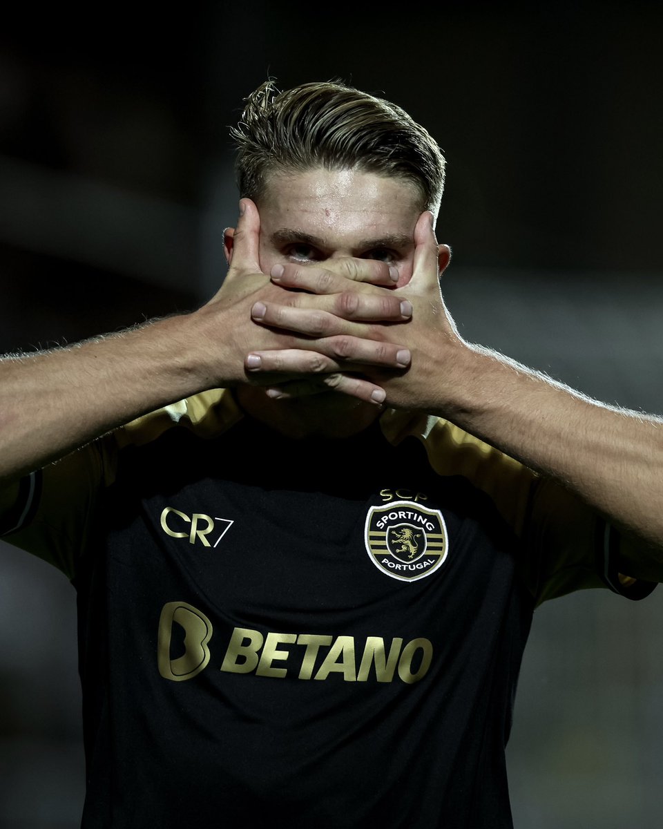 SportingCP's tweet photo. Viktor 🫱🫲 Gyökeres https://t.co/uCAcx6o7yP