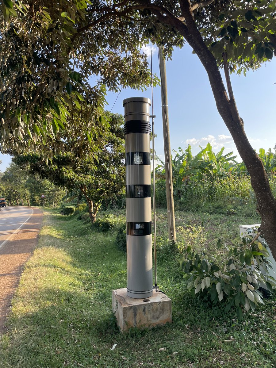 KabagambeI's tweet photo. TUJURIRE URUBANZA RWA MOBILE/HIDDEN SPEED CAMERAS
Senator Evode yaburaniye abashoferi. Reka nigire advocate mburanire RNP.
1. Niba twemera kutarenza umuvuko icyapa kerekana, nigute twavuga ko gufatwa na camera tutereretswe bidakwiye?
2. Ese warabujije umwana kureba television mu masaha ya home work ariko ukajya ubwirwa na domestic staff ko boy atabikurikiza, ushaka kumufatira mwikosa wagera kuri gate ukavuza ihoni?
3. Income ituruka mu mande ducibwa twarengeje umuvuduko wemewe niba yunganira RNP budget hari iribi?
I SUBMIT