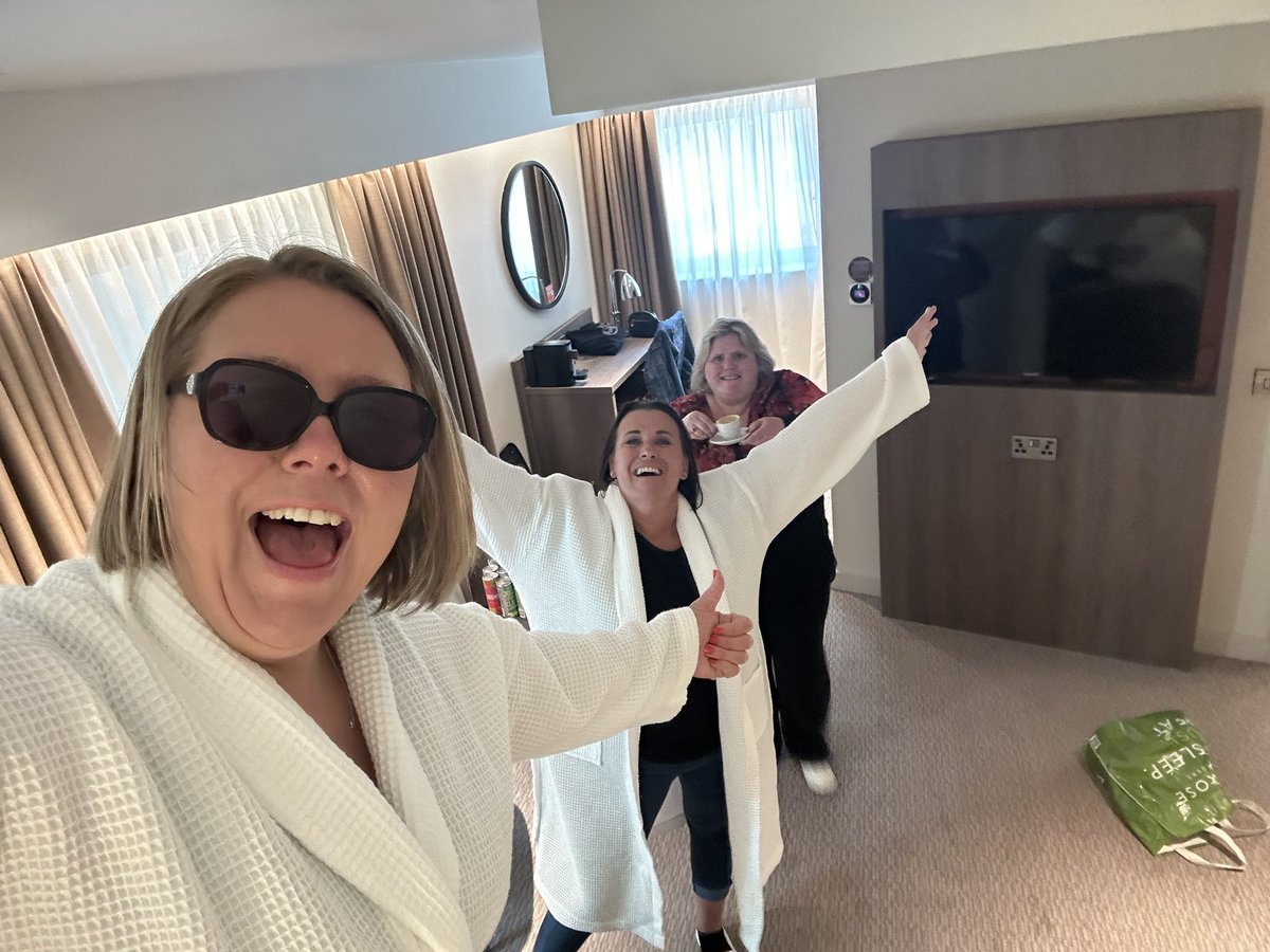 dxbmaggies's tweet photo. Try it all checked in /and ready to Take That and party! https://t.co/y7jmoG296r