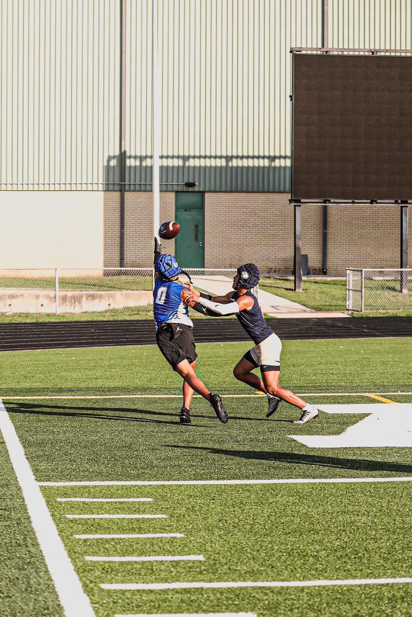 Ant3xs's tweet photo. Exited for this last season! Here’s a clip from last weeks 7v7😤💪🏽 @CoachCCastillo @Coach_IRod @CoachFranks20 @bo_camacho @CoachBatson09 @FlxAtx @LehmanLobosFB https://t.co/8bkmR6Zhsg