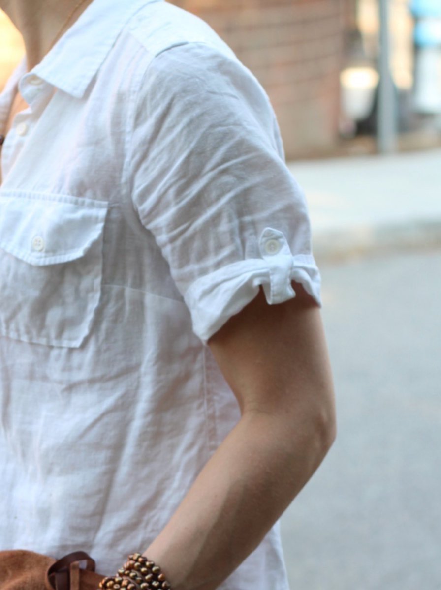 officialhambly's tweet photo. Linen: beautiful, light, breathable textile 

Also Linen five minutes after wearing it: https://t.co/8UEqIVgdYj