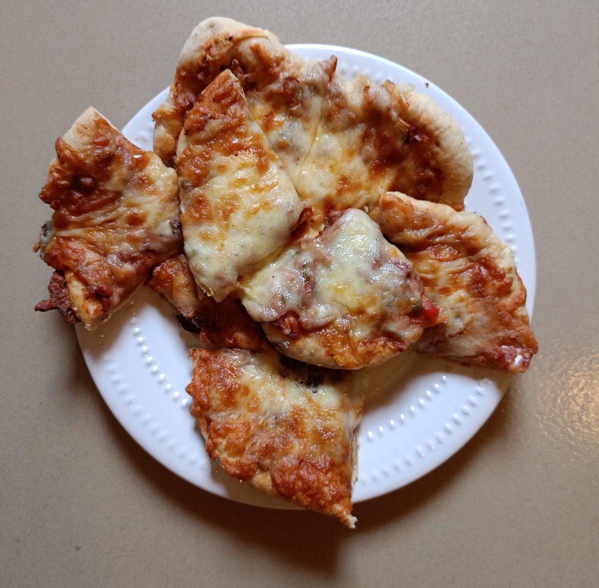 Hi guys I made pizza for the first time after my online cooking class 😋