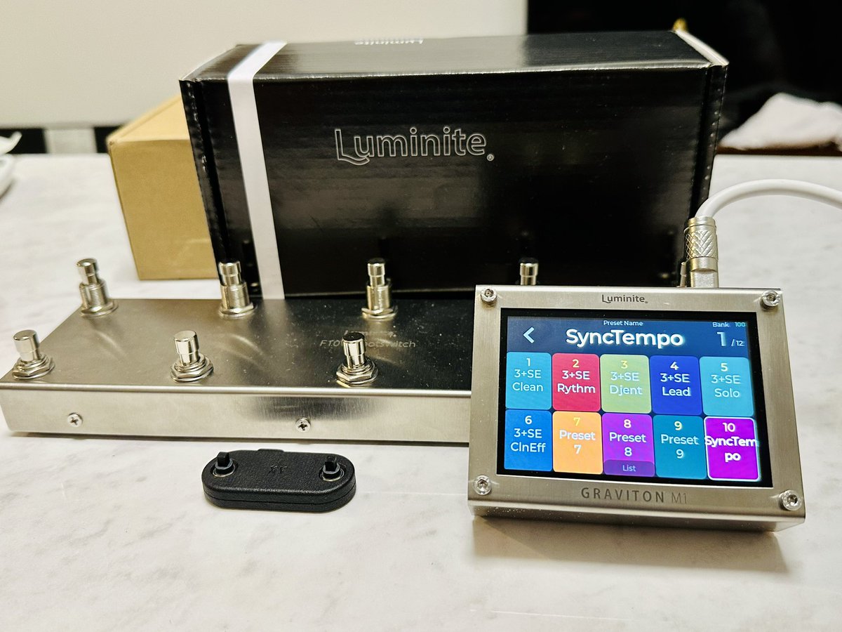 Luminite Graviton M1 + F10W MIDIコントローラー LuminiteのGraviton M1、F10W Footswitch、XY Controller輸入しました