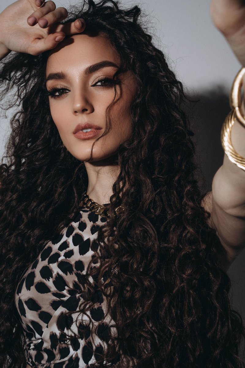 İyiliğe iyilik her kişinin işidir. Kötülüğe iyilik ise er kişinin işidir 🫶🏻