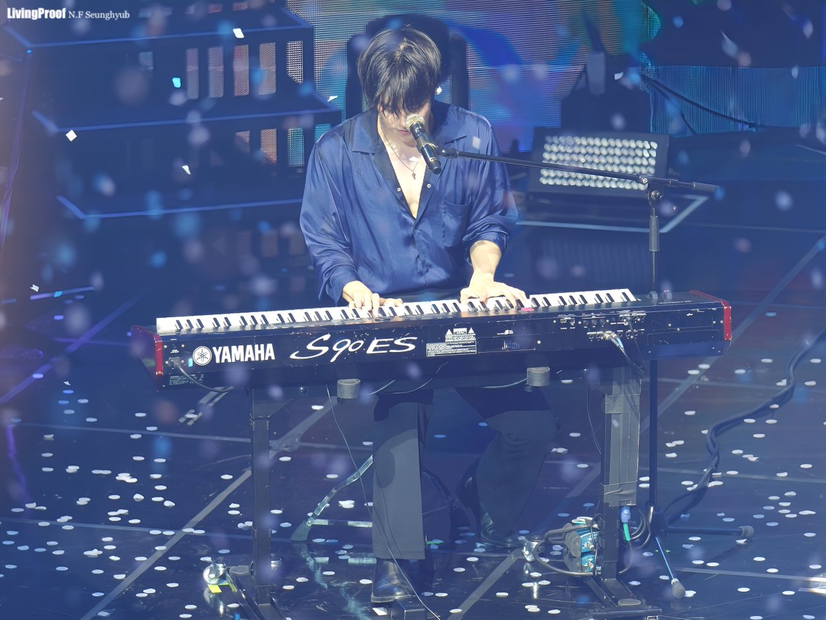 NF_LivingProof's tweet photo. 240608
N.Flying LIVE ‘HIDE-OUT’ 
DAY 2🔦

#NFlying #엔플라잉 #HIDE_OUT
#이승협 #승협 #LeeSeungHyub https://t.co/nRECyJTdy0