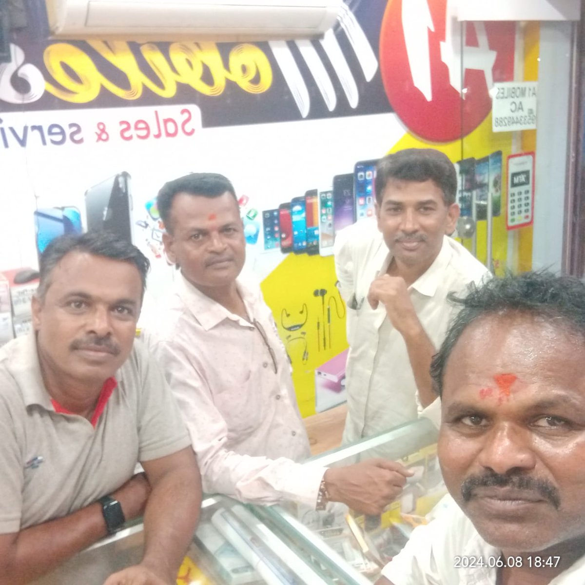 khwajamoinddin's tweet image. మిత్రులు అందరము కలిసి సరదాగా గడపడం జరిగింది. #Husnabad 
#క్లాస్మేట్స్   #classmates 🤝