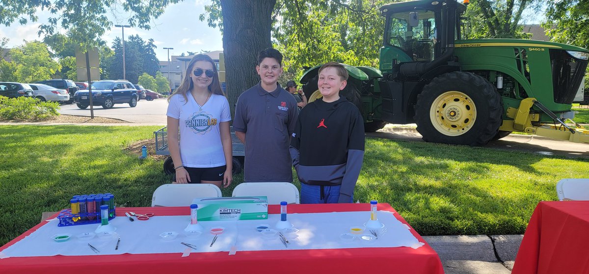Pannier_Lab's tweet photo. It is a beautiful day for East Campus Discovery Days! https://t.co/fl4cd6VwlM @apannier2 @UNL_BSE https://t.co/hNmEX2hhOG