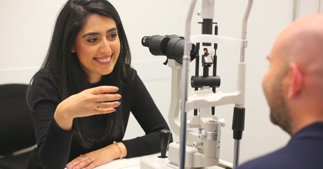 CollegeOptomUK's tweet image. Optometry practices are at the heart of their communities, often hosting charity collection boxes, marathons, and more to raise funds.

In #AcuityJournal, we ask #optometrists how giving back positively contributes to their local areas ➡️ coptom.uk/4c86LYX

#VolunteersWeek