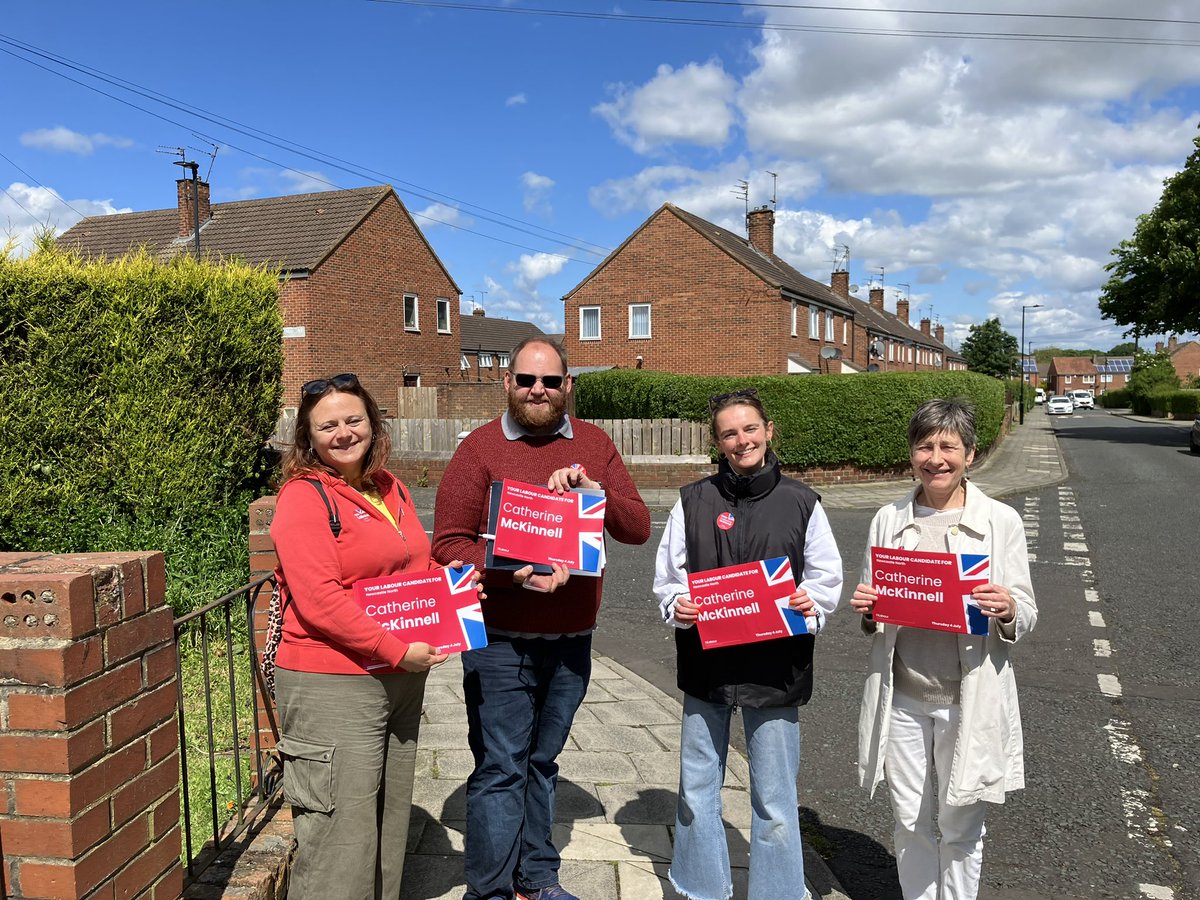 Sunny morning in Fawdon speaking to residents about the General Election &amp; supporting @CatMcKinnell. 

It’s time for change in our country and only a <a href="/UKLabour/">The Labour Party</a> can deliver that.