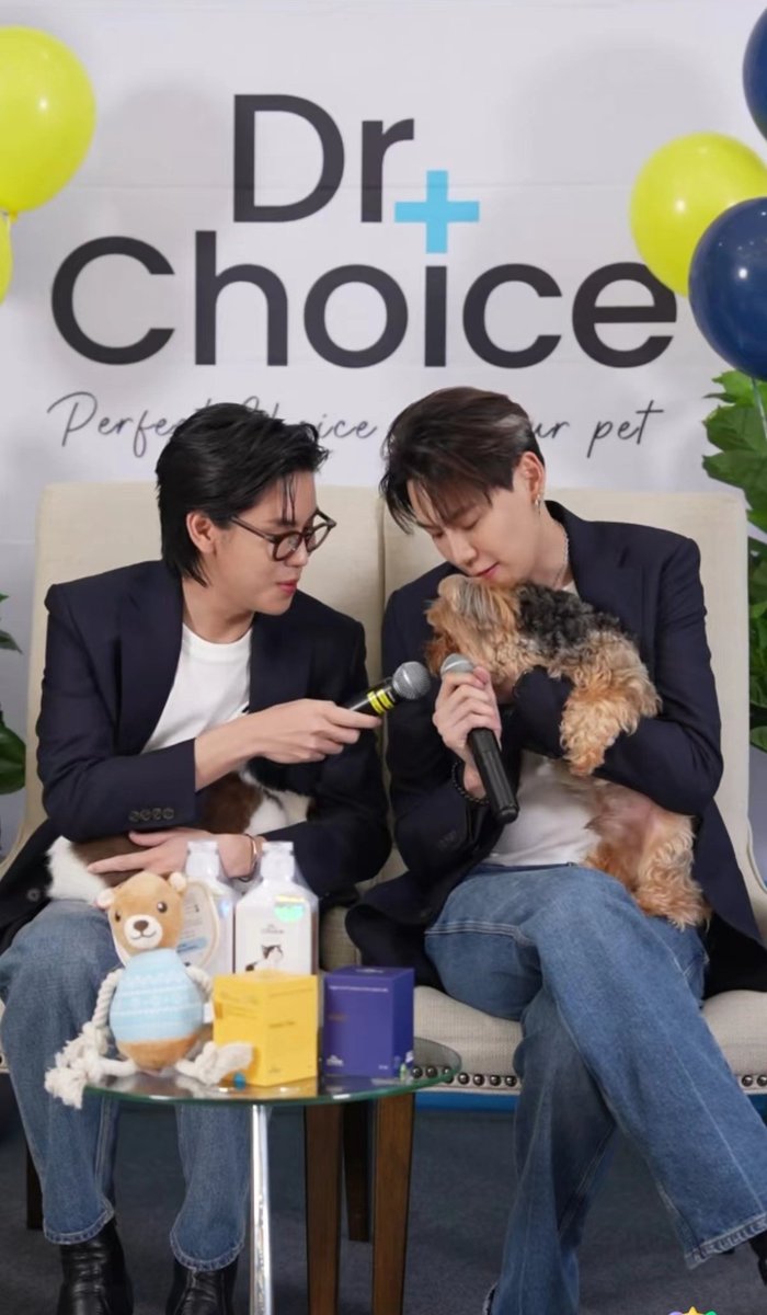 kongjirofourth's tweet photo. the ceos 🧡💙

#DCxGiantPiccolo 
#bb0un #prem_space 
#bounprem  #กองกำลังบุ๋นเปรม https://t.co/fk6oWjuOz8