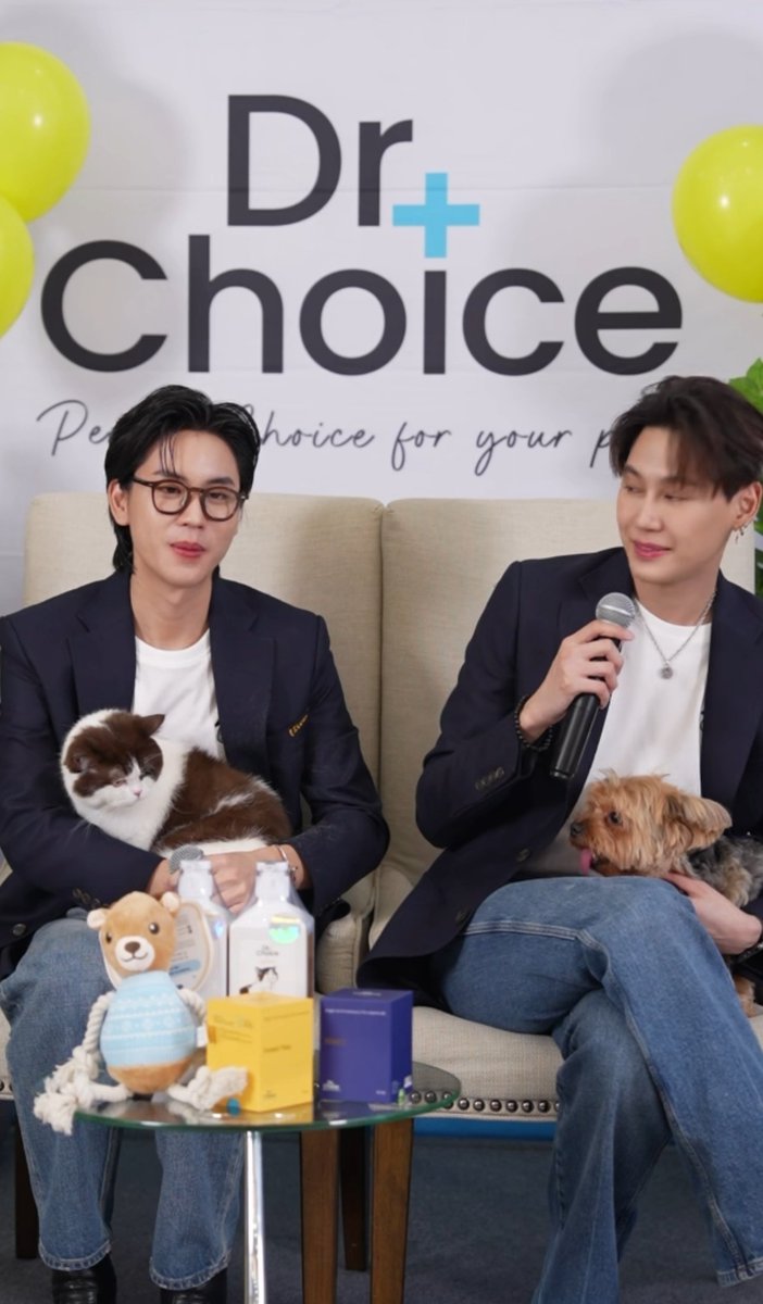 kongjirofourth's tweet photo. the ceos 🧡💙

#DCxGiantPiccolo 
#bb0un #prem_space 
#bounprem  #กองกำลังบุ๋นเปรม https://t.co/fk6oWjuOz8